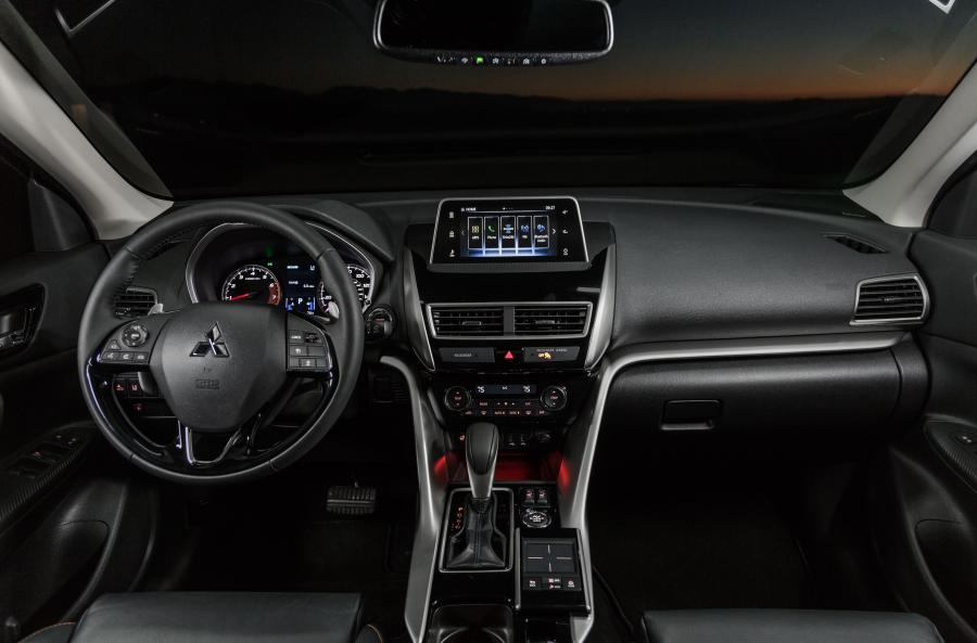 Торпедо Mitsubishi Eclipse Cross 2018 года  (NA) (фото 25 из 63)